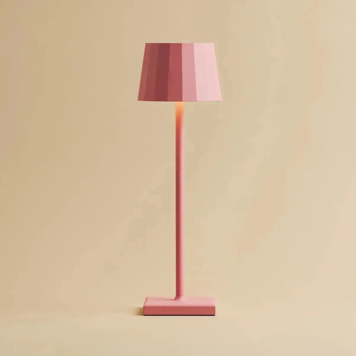 Combiset Professioneel | 8 X Wouter Flamingo Roze Oplaadbare Tafellampen & Oplaadstation