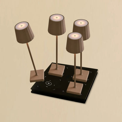 Combiset Professioneel | 4 X Wouter Koala Bruin Oplaadbare Tafellampen & Oplaadstation