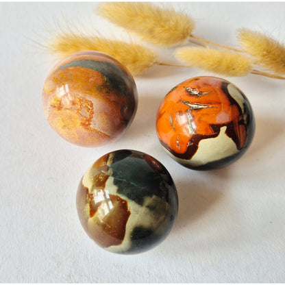 Ocean Jasper Polychroom Edelsteen Bol 40-50Mm – Rood Oranje Uniek Patroon