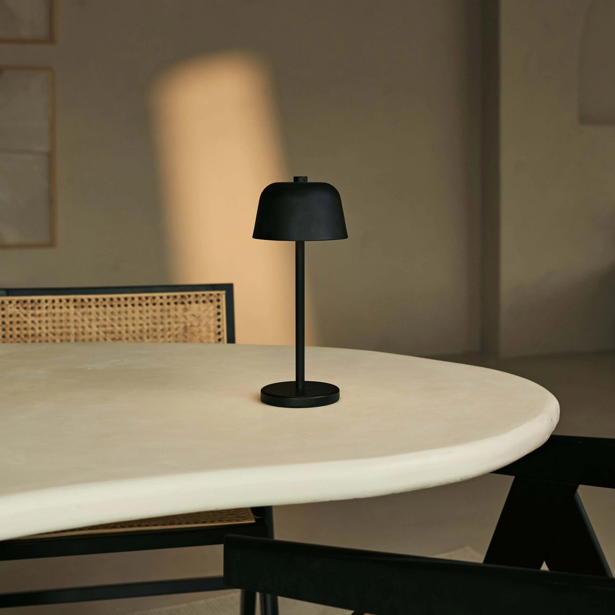 Anton Zwarte Oplaadbare Tafellamp