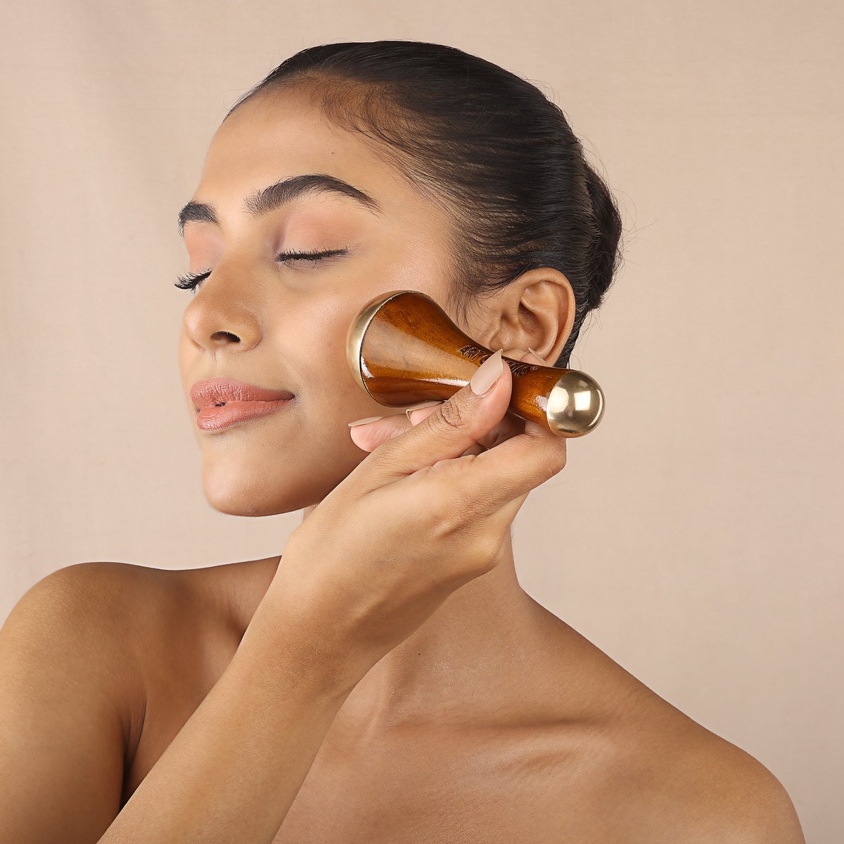 Ayurvedische Kansa Wand Dubbele Koepel | Gezichtsmassageapparaat Voor Huidverjonging En Verzorging Onder De Ogen