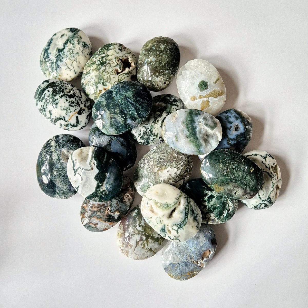Edelsteen Mosagaat Palmsteen (6-8 Cm) – Aarding & Natuurlijke Groei Handsteen Worrystone Zorgensteen