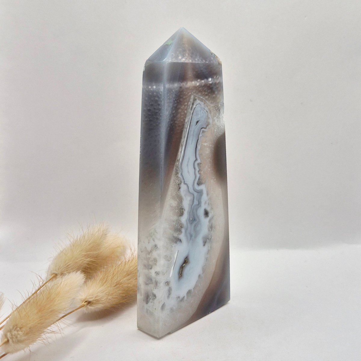 Grijze Agaat Toren Met Druzy Opening 211G – Gepolijste Edelsteen Obelisk | Rust & Balans