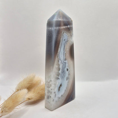 Grijze Agaat Toren Met Druzy Opening 211G – Gepolijste Edelsteen Obelisk | Rust & Balans