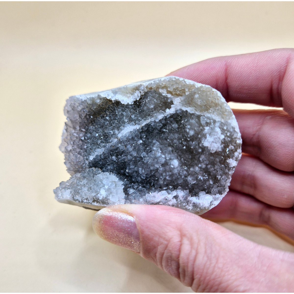 Edelsteen Gepolijste Amethist Geode Van 112Gram – Spirituele Eyecatcher Met Krachtige Energie