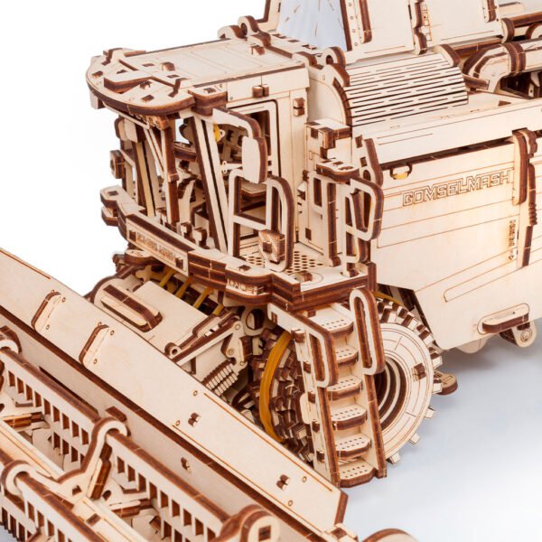 Eco Wood Art (Ewa) 3D Houten Puzzel Grain Harvesting Combine Gh800, 3380, 52,7X45,8X18,7 Cm