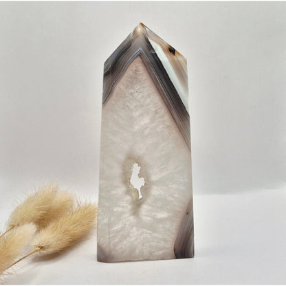 Grijze Agaat Toren Met Druzy Opening 200G – Gepolijste Edelsteen Obelisk | Rust & Balans