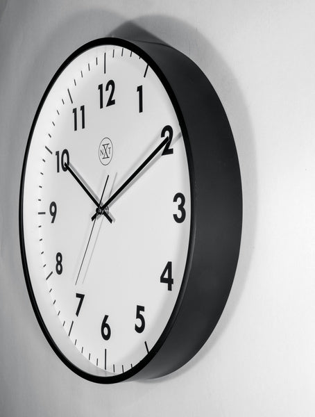 Nextime Nx-7317-V2 Wandklok Nxt Stil Uurwerk 40Cm Kunststof Zwart, Witte Wijzerplaat